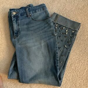 Chicos So Slimming Girlfriend Slim Leg Crop
Chicos size 1 ( US Size 8 )